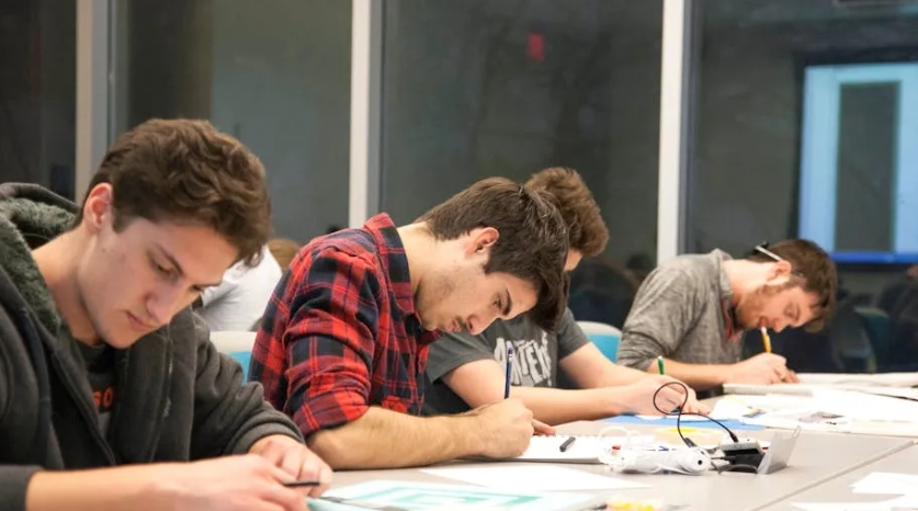 美國(guó)留學(xué)生 美國(guó)留學(xué)生